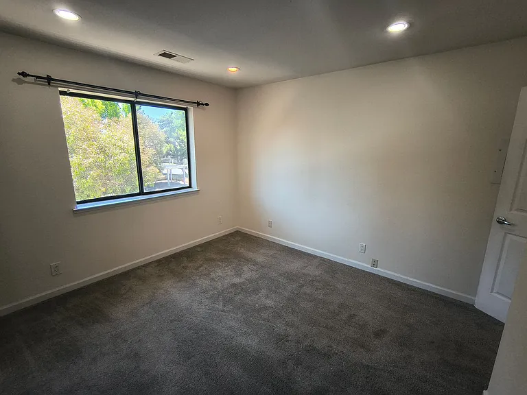 2827 Monument Blvd #24 — Photo 36
