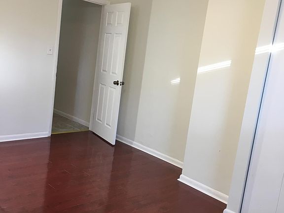 2nd image of 4426 Sansom St #C