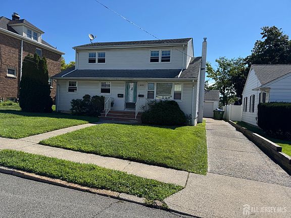 2nd image of 16 Carlton St