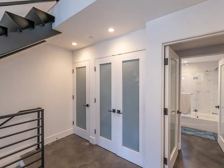 2506 S Wilson Ave — Photo 47