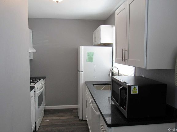 4th image of 9 Alpine Dr APT D