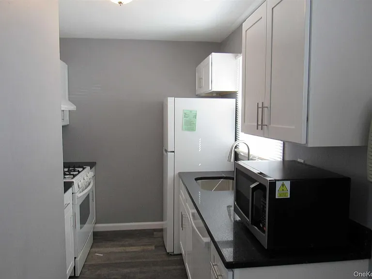 9 Alpine Dr #D — Photo 4