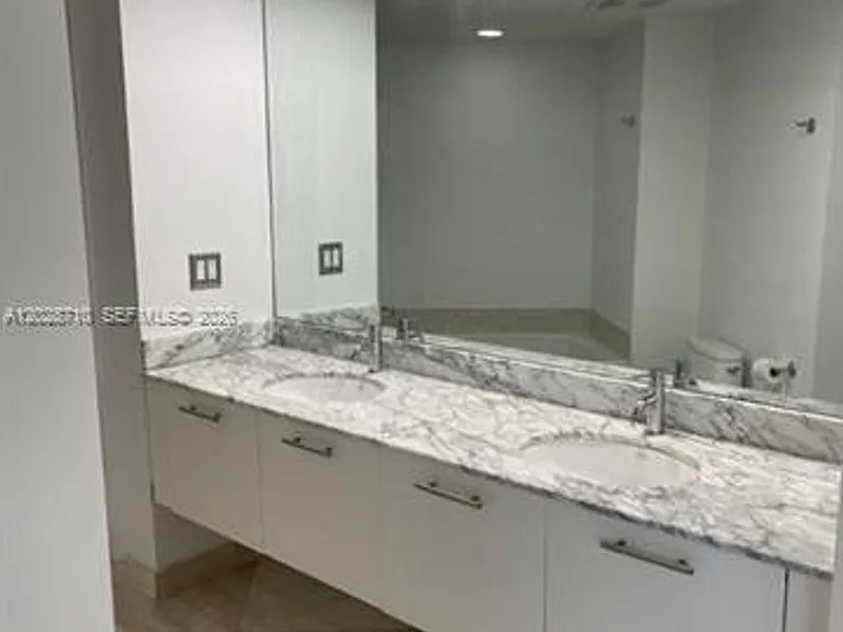55 SE 6th St #1502 — Photo 14