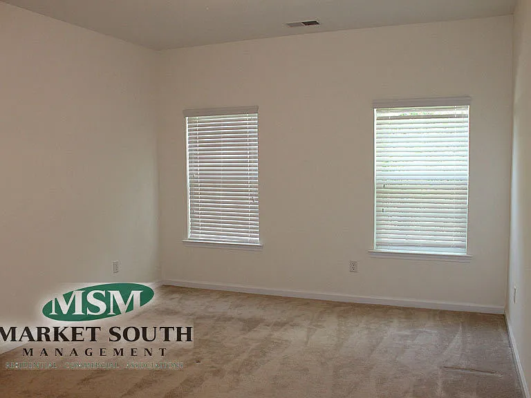 34 Falkland Ave — Photo 6