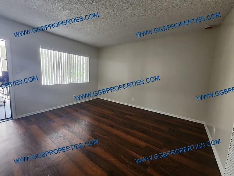 1050 E Harding St — Photo 7