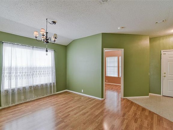 5th image of 205 Shady Brook Dr