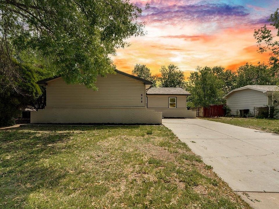 1st image of 928 S Dalton Dr