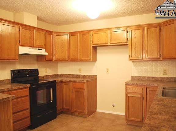 4th image of 2953 Stearns Ave