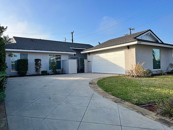 Street view, private courtyard with locking gate