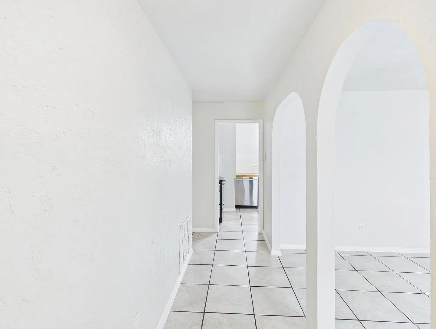 4604 SE Mieling Drive — Photo 3