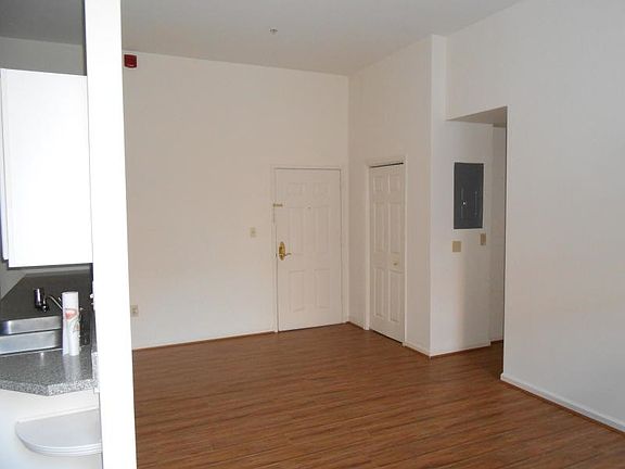 3rd image of 917 Columbia Ave Suite 524