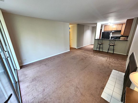 4th image of 5820 Oakwood Dr Unit 2F