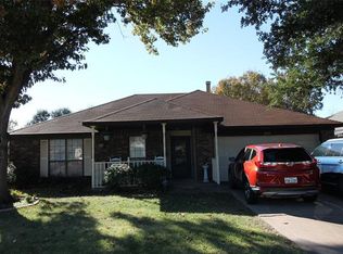 3105 Country Creek Ln, Fort Worth, TX 76123