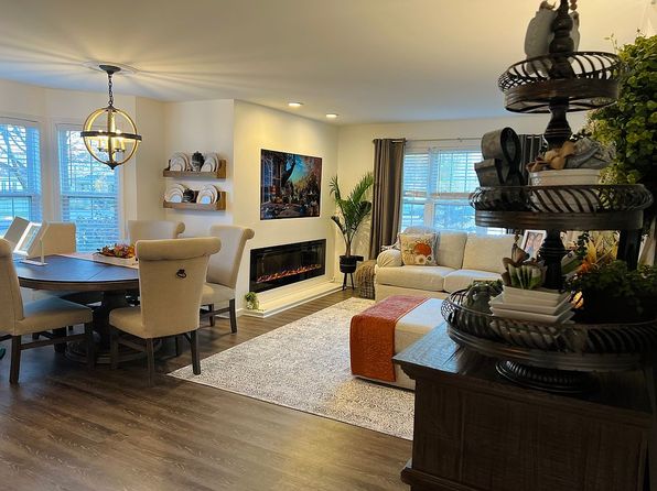 2904 Bartlett Ct UNIT 102