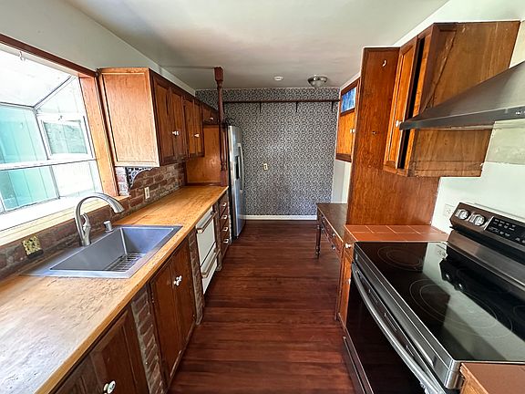 4th image of 22708 Marolyn Ct #A