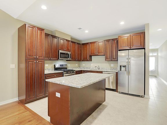 4th image of 775 Verandah Dr