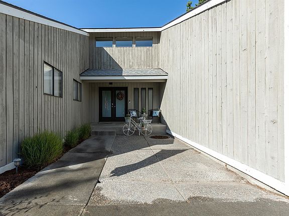 4th image of 130 Edgewood Dr
