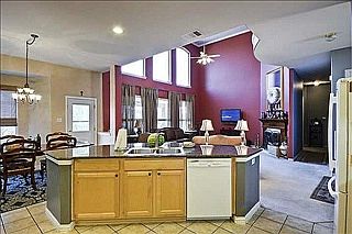 3rd image of 5612 English Oak Dr