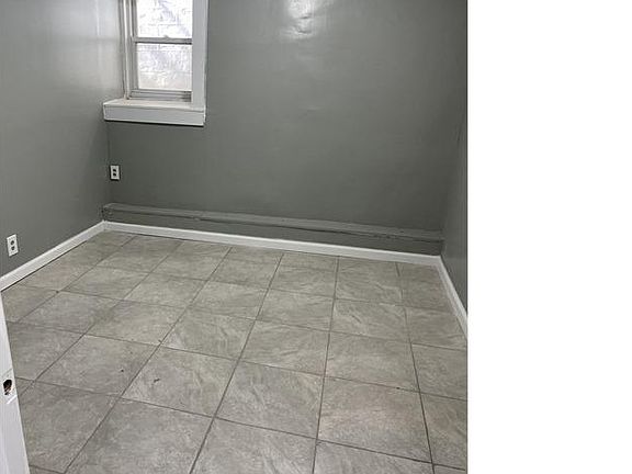 4th image of 642 Barretto St