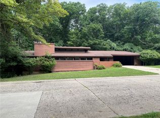 2755 Whippoorwill Dr, Charleston, IL 61920