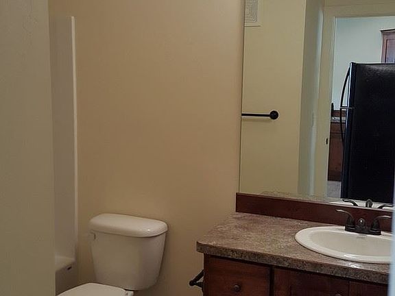 4th image of 888 Everett Pl APT 4