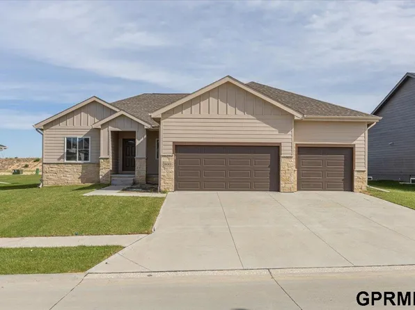 21120 Jessie Ave, Elkhorn, NE 68022