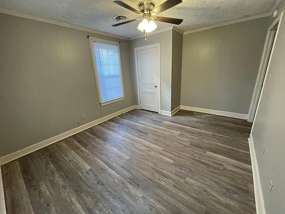 3rd image of 913 Clayton Ave #3