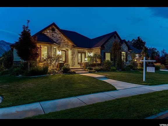 3rd image of 402 N Whitby Woodlands Dr