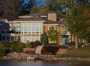 3177 Shoreline Ln, Arden Hills, MN 55112