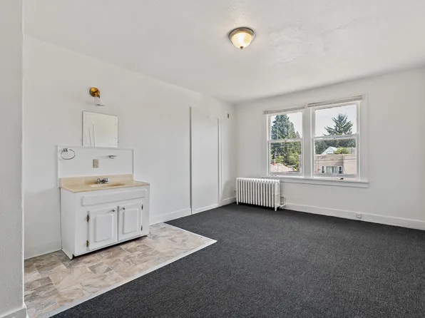 423 2nd St NE Puyallup, WA 98372