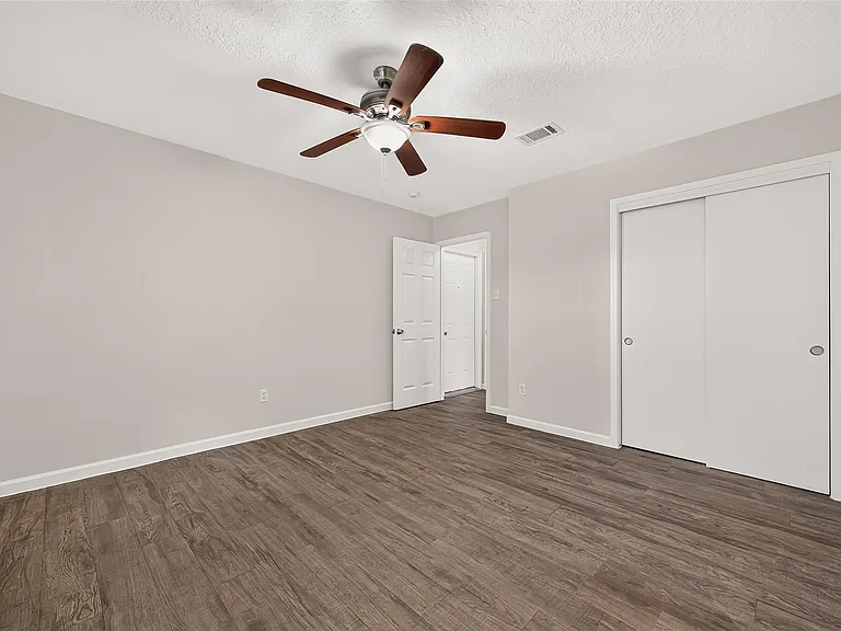 7407 Cortes Dr — Photo 23