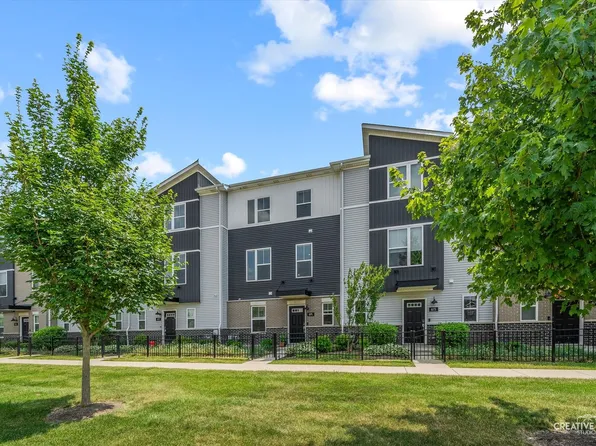 875 Finley Dr, Aurora, IL 60504