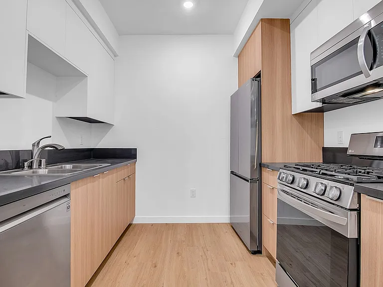 14333 Sylvan St — Photo 25