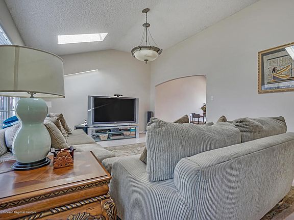 5th image of 948 Vanada Dr