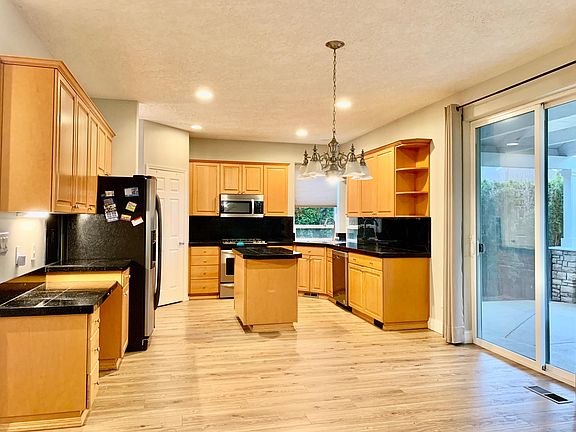5th image of 3508 SE 176th Ave