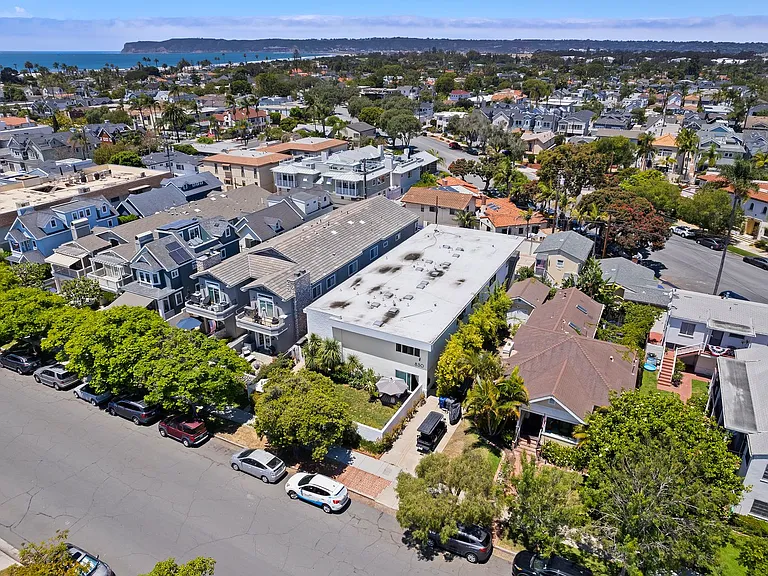 E Avenue - Coronado — Photo 62