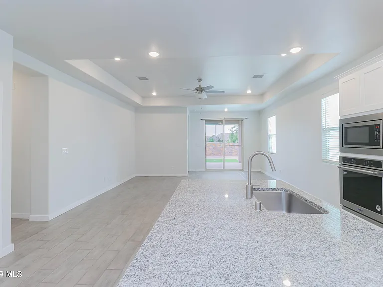 12832 Haxby St — Photo 10
