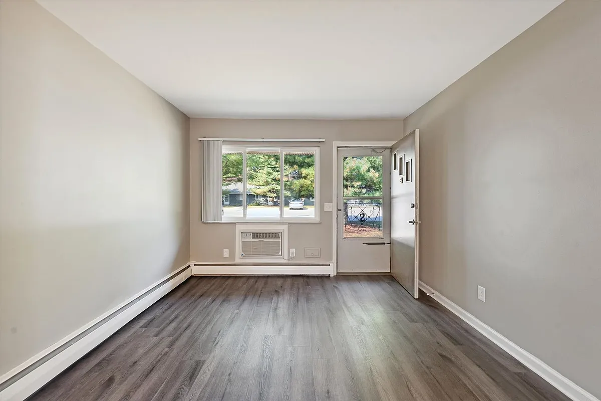 Building Photo - 3808 W Sylvania
