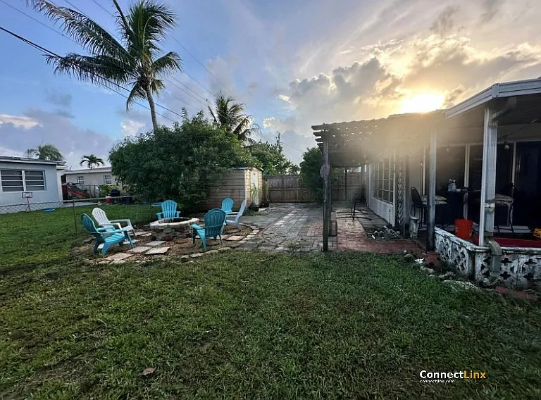 2 bed, 1.0 bath, 1303 sqft, $2,700 — Photo 3