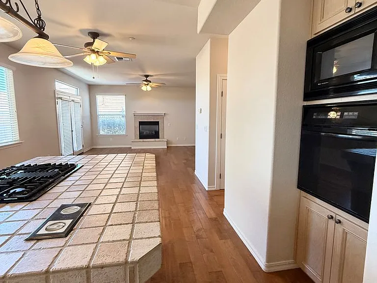 1090 Megan Ct — Photo 6
