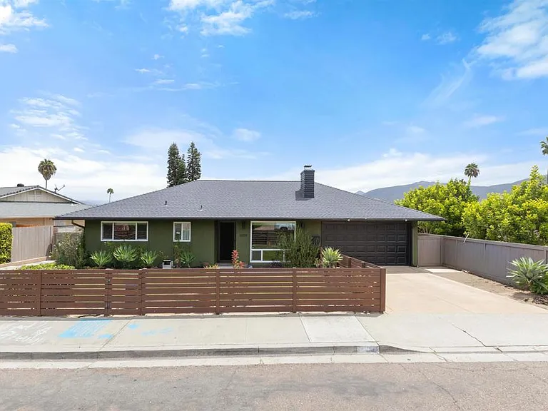 1009 La Tierra Dr — Photo 1