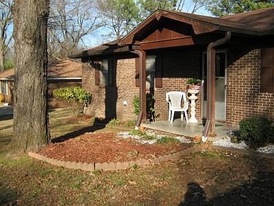 2nd image of 305 Lakeview Dr