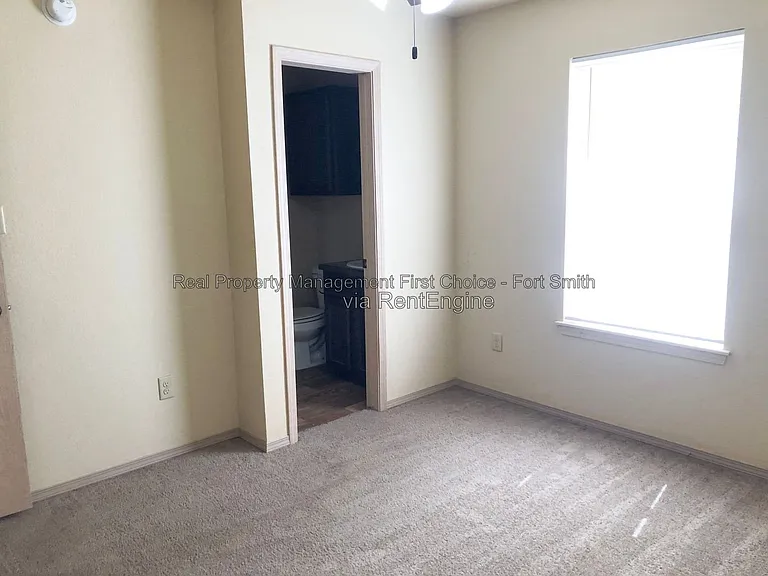 320 S 12th St — Photo 12