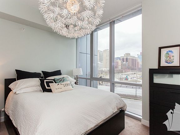 5th image of 1202 S Prairie Ave #403