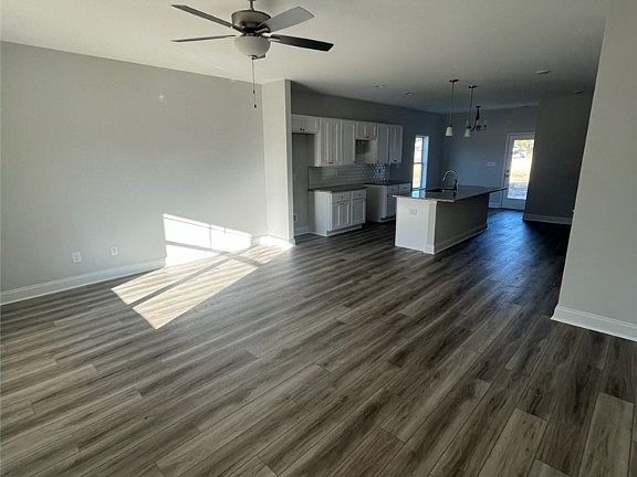2nd image of 83 Glencove Dr