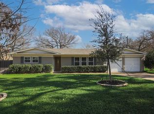 1160 Forest Oaks Ln, Hurst, TX 76053