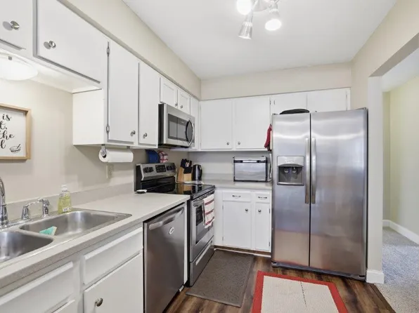 1509 W 140th St, Burnsville, MN 55337