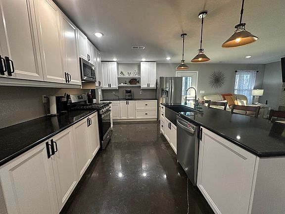 4th image of 675 Raspberry Road
