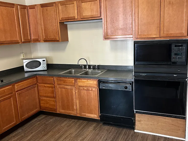 1021 Green St #1 — Photo 9