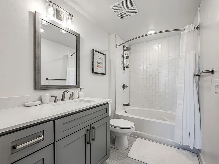 East 9th Apartments — Photo 5